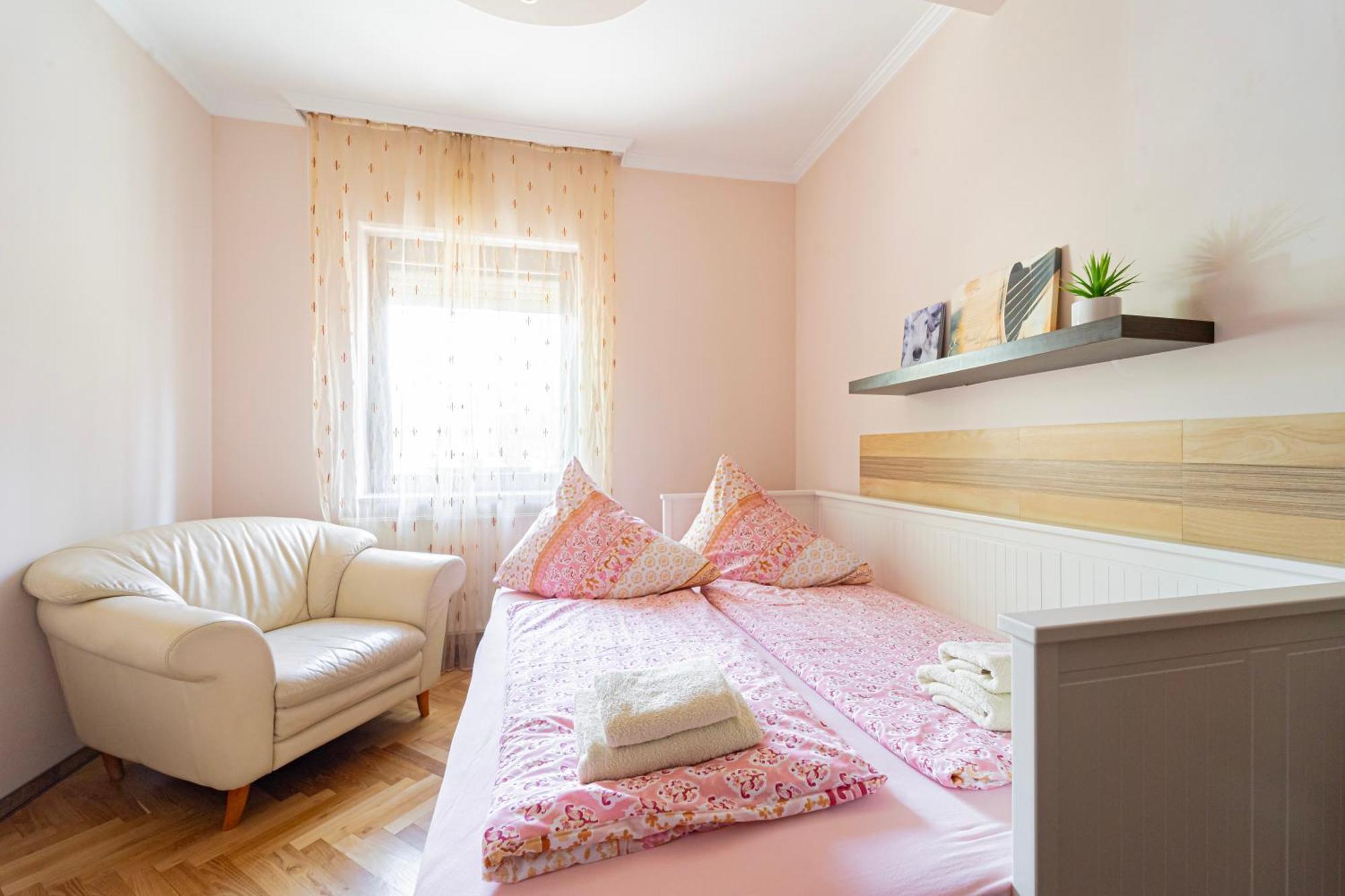 הוילה Törökbálint B48 Bigflat - Kenyelem 130 M2 En מראה חיצוני תמונה